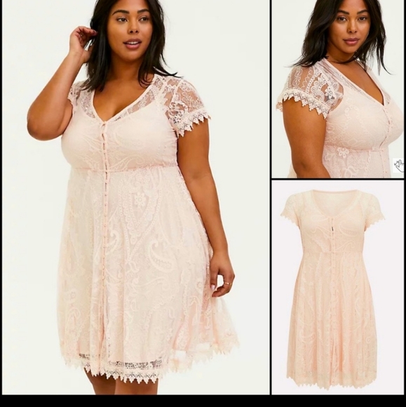 torrid Dresses & Skirts - Torrid lace lined dress 0